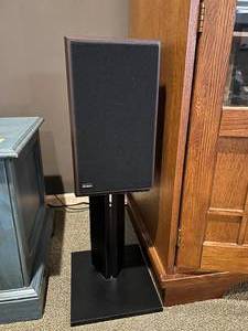 lot 36 image: Pair of Pinnacle Speakers