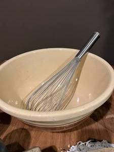 lot 59 image: Oven Ware Bowl & More