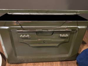 lot 58 image: Ammo Metal Case & US Memorabelia