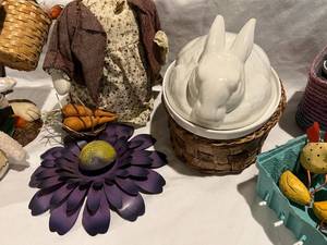 lot 68 image: Lot of Easter Decorations