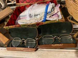 lot 80 image: Vintage Items