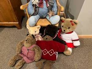 lot 95 image: Kids Rocking Chair, Bears & Plaque