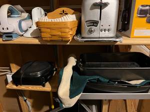 lot 99 image: Small Kitchen Appliances