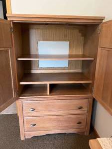 lot 107 image: Armoire