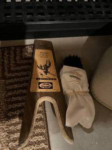 lot 102 image: Shoe Shining Kit