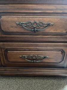 lot 119 image: End Table