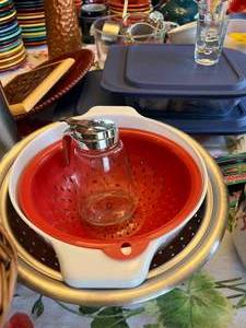 lot 127 image: Lot of Kitchen Supplies