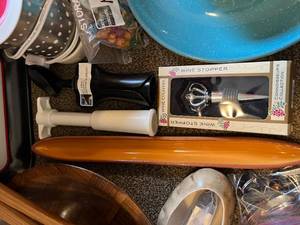 lot 152 image: Salad Bowl & Kitchen Items