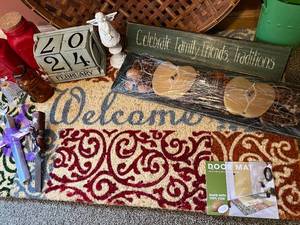 lot 149 image: Welcome Rug (NEW) & Decorations