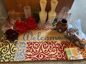 lot 150 image: New Welcome Mat and Vases