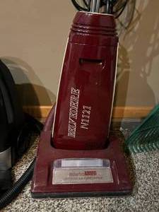 lot 167 image: Lot of 2 Vacuum Cleaners