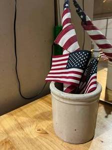 lot 171 image: Pot with American Flags