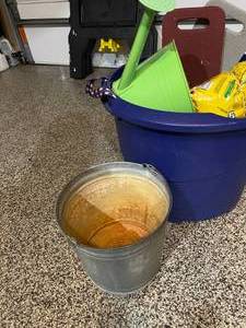 lot 177 image: Bucket of Garden Tools & Metal Bucket