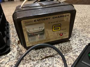 lot 196 image: Battery Charger, Timer & Knee Pads