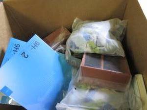 lot 82 image: box of office items ...