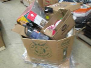 lot 87 image: pallet  gaylord of pillow covers, ...