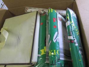 lot 125 image: box of tablecloths and placemats ...