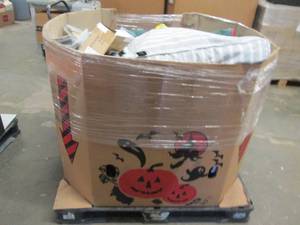 lot 139 image: gaylordpallet full of misc merchan...