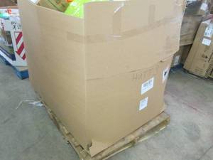 lot 140 image: gaylordpallet full of misc merchan...