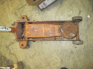 lot 185 image: orange 2-ton floor jack works ...