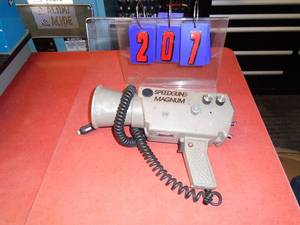 Vintage speed gun magnum radar gun. Neat old unit. Doesnt power up As shown.