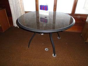 Approx 60 patio table. Good used condition. As shown.