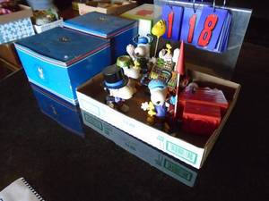 1 flat of snoopy characters. As shown.
