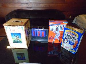 Latijn fishing figure in box & Twins unopened cereal box. As shown.