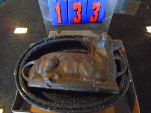 Roaster pan & antique sheep cake pan. As shown.