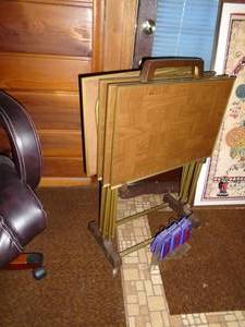 Vintage tv tray with rack. As shown.