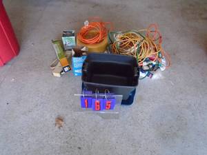 Tub full of extension cords. Some look new. As shown.