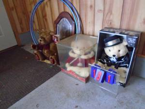 Qty of 3 collector bears & mirror. As shown.