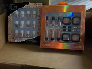 5 Glitz and Glam Gift Sets and 5 Co...
