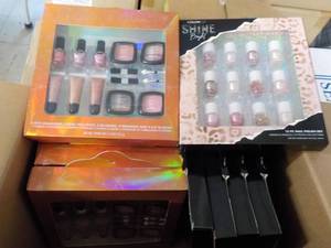 5 Glitz and Glam Gift Sets and 5 Co...