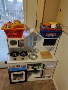 Childs Play Kitchen by KidKraft & Vet Animal Care Center