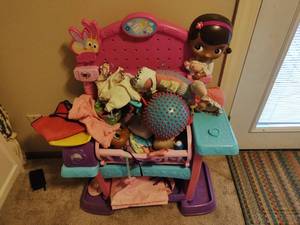 Little Tikes Vanity & Doc McStuffins Vet Set