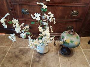 Lamp & Faux Floral Dcor