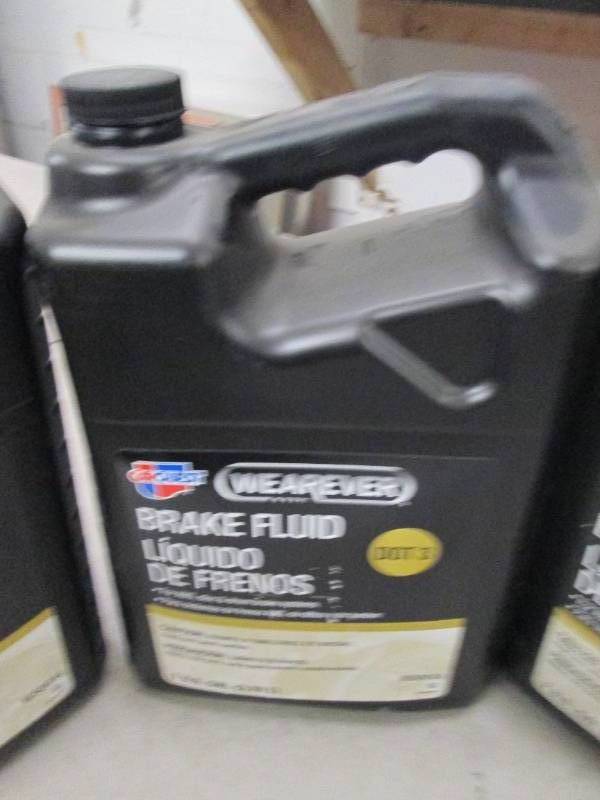 lot 89 image: 31gallon jugs of carquest wearever...