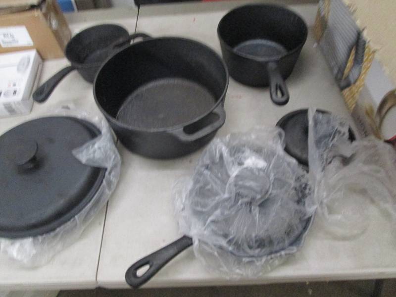lot 7 image: 8pc preaseasoned cast iron cookware...