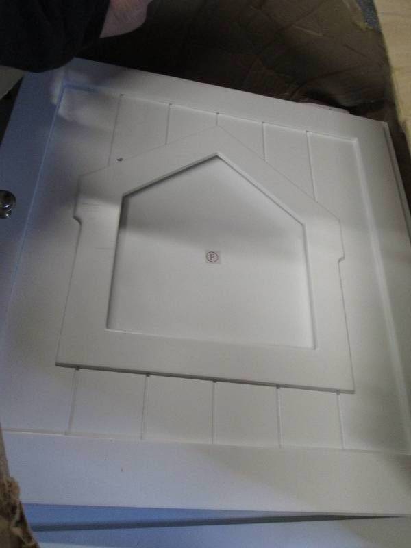 lot 18 image: 19.5  l litter box enclosure  whit...