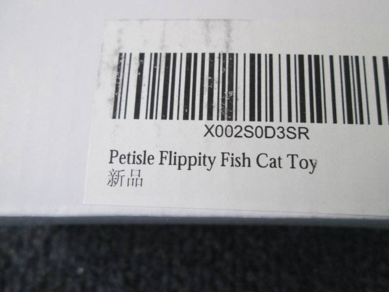 lot 165 image: 2- Petisle Flippity Fish Cat Toys...