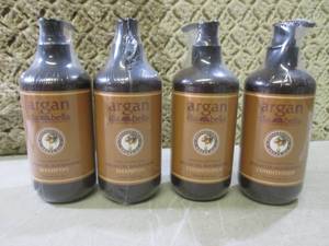 (EC1) Shampoo & Conditioner 2 Bottl...