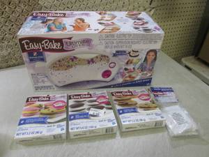 (EW4) Easy Bake Ultimate Oven with ...