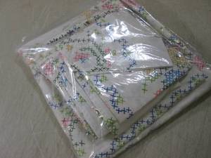 (EC1) Crossstitch Table Cloth and 1...