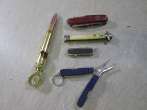 (EC1) Knives, Mini Multi Tool and B...