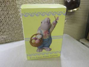 (F-2) Large Resin Easter Bunny Figu...