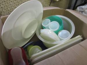 (D-1) Box of Misc Tupperware...