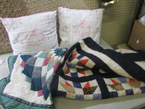 (D-2) 2 Throw Pillows and 2 Quilt B...