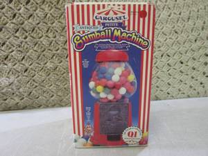 (EC1) Petite Antiqued Gumball Machi...