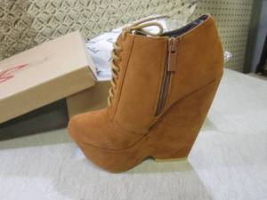 (F-2) Pair of New Bonnibel High Hee...